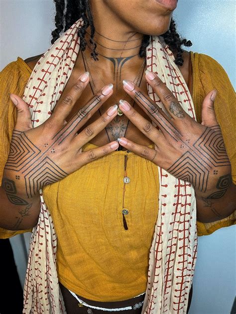 Nigerian tribal tattoo - Tiv (or Tiiv) [2] are a Tivoid ethnic group. They constitute approximately 2.4% of Nigeria 's total population, and number over 5 million individuals throughout Nigeria and Cameroon. [3] The Tiv language is spoken by about 5 million people in Nigeria with a few speakers in Cameroon. Most of the language's Nigerian speakers are found in Benue ...